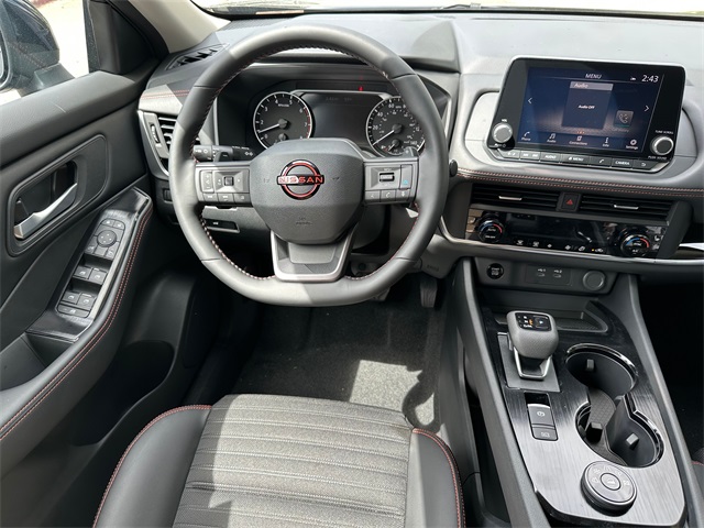 Vehicle image 11 of 21