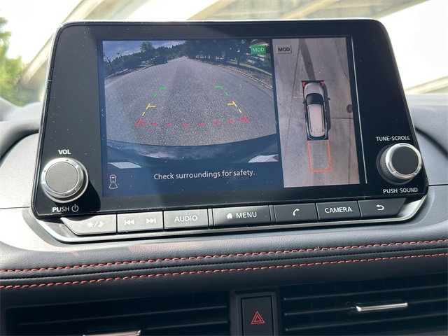 Vehicle image 18 of 21