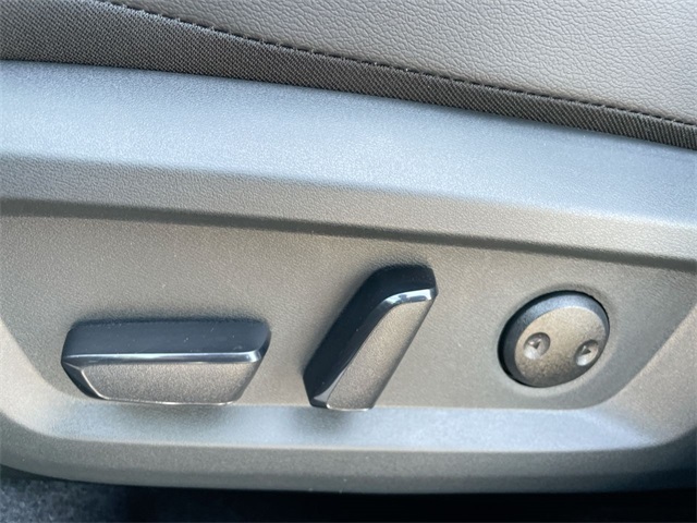 Vehicle image 19 of 31