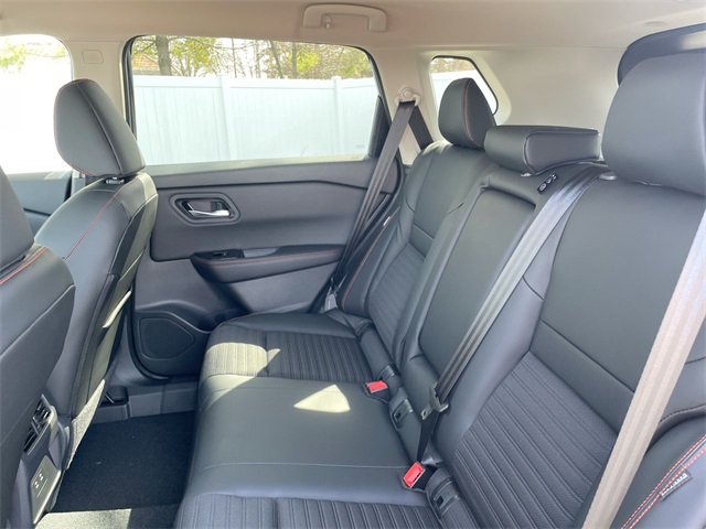 Vehicle image 28 of 31
