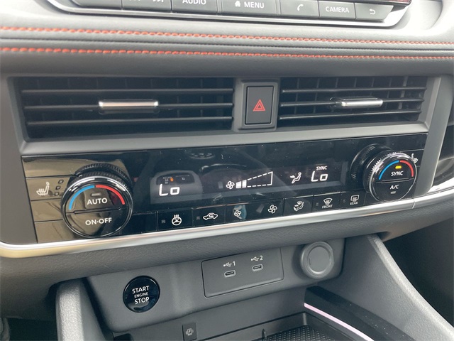 Vehicle image 25 of 31