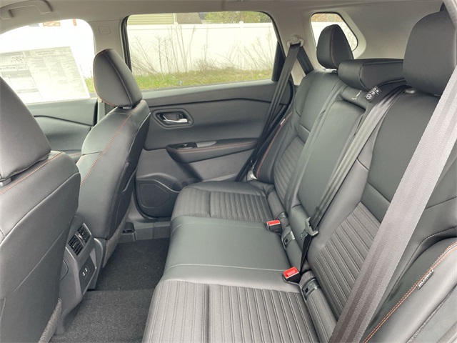 Vehicle image 28 of 31