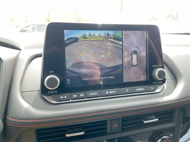 Vehicle image 24 of 31
