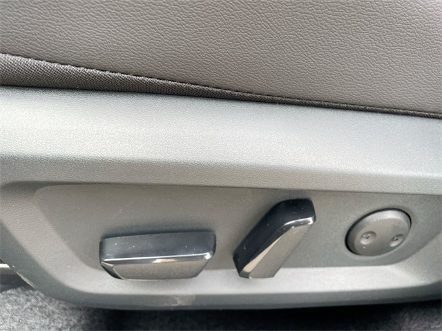 Vehicle image 19 of 31
