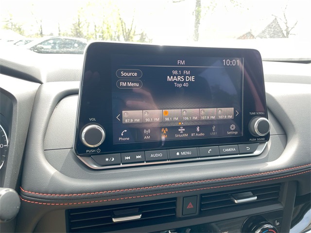 Vehicle image 23 of 31