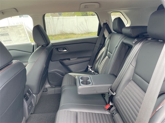 Vehicle image 28 of 31
