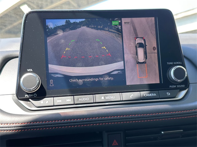 Vehicle image 18 of 22