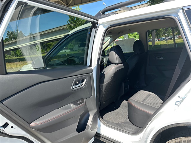 Vehicle image 11 of 22