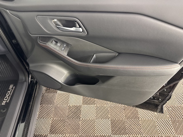 Vehicle image 19 of 27
