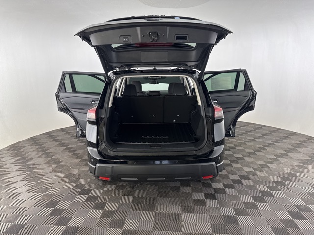 Vehicle image 16 of 27