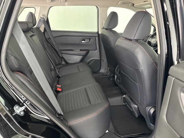 Vehicle image 24 of 27