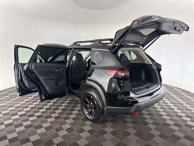 Vehicle image 14 of 27