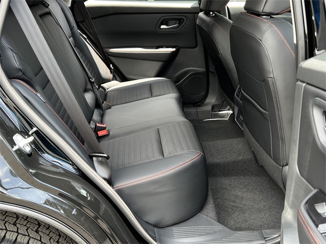 Vehicle image 23 of 28