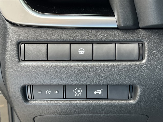 Vehicle image 12 of 28