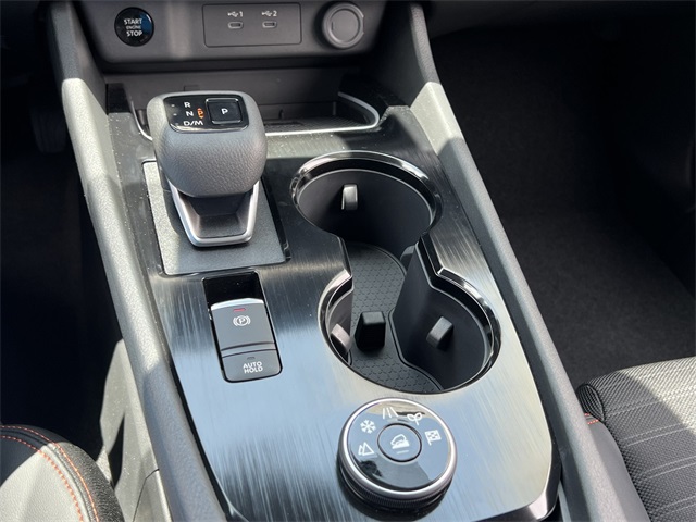 Vehicle image 17 of 28