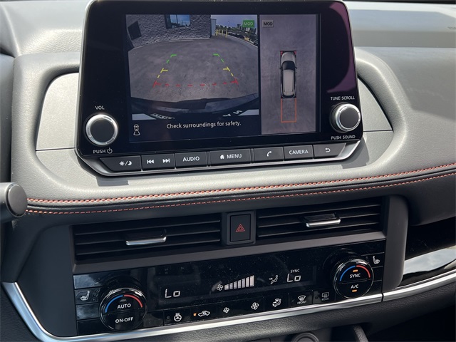 Vehicle image 18 of 28