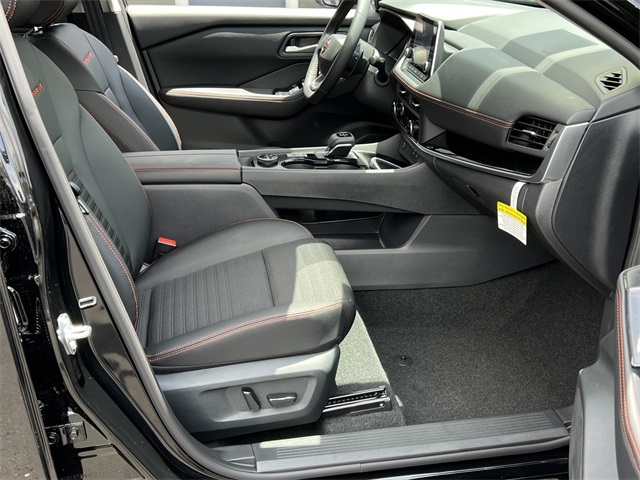 Vehicle image 24 of 28