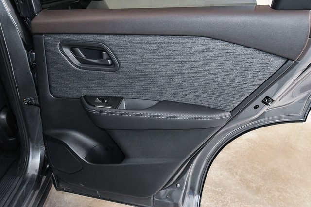 Vehicle image 31 of 44