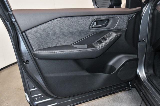 Vehicle image 20 of 44
