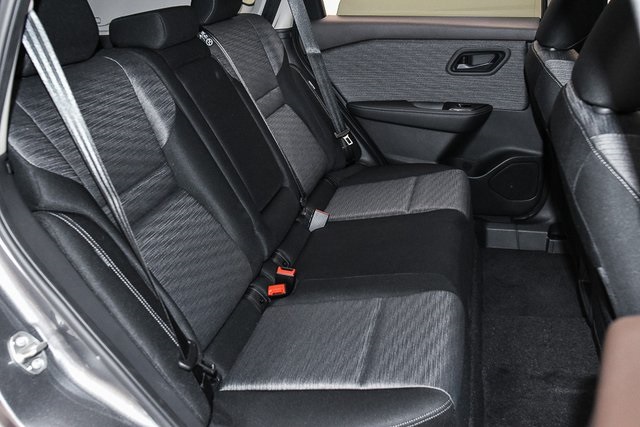 Vehicle image 33 of 44