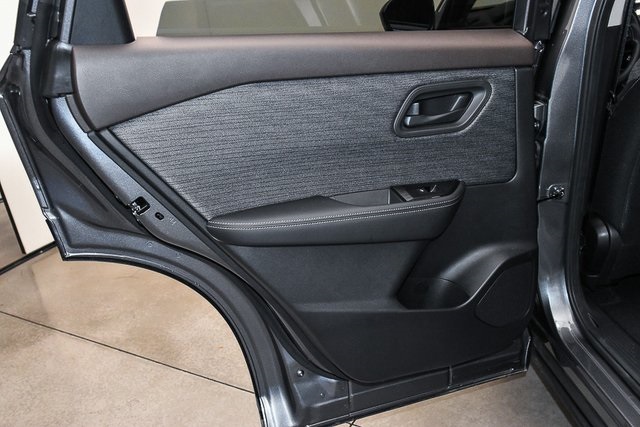 Vehicle image 23 of 44