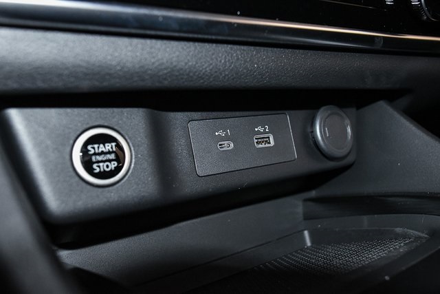 Vehicle image 40 of 44