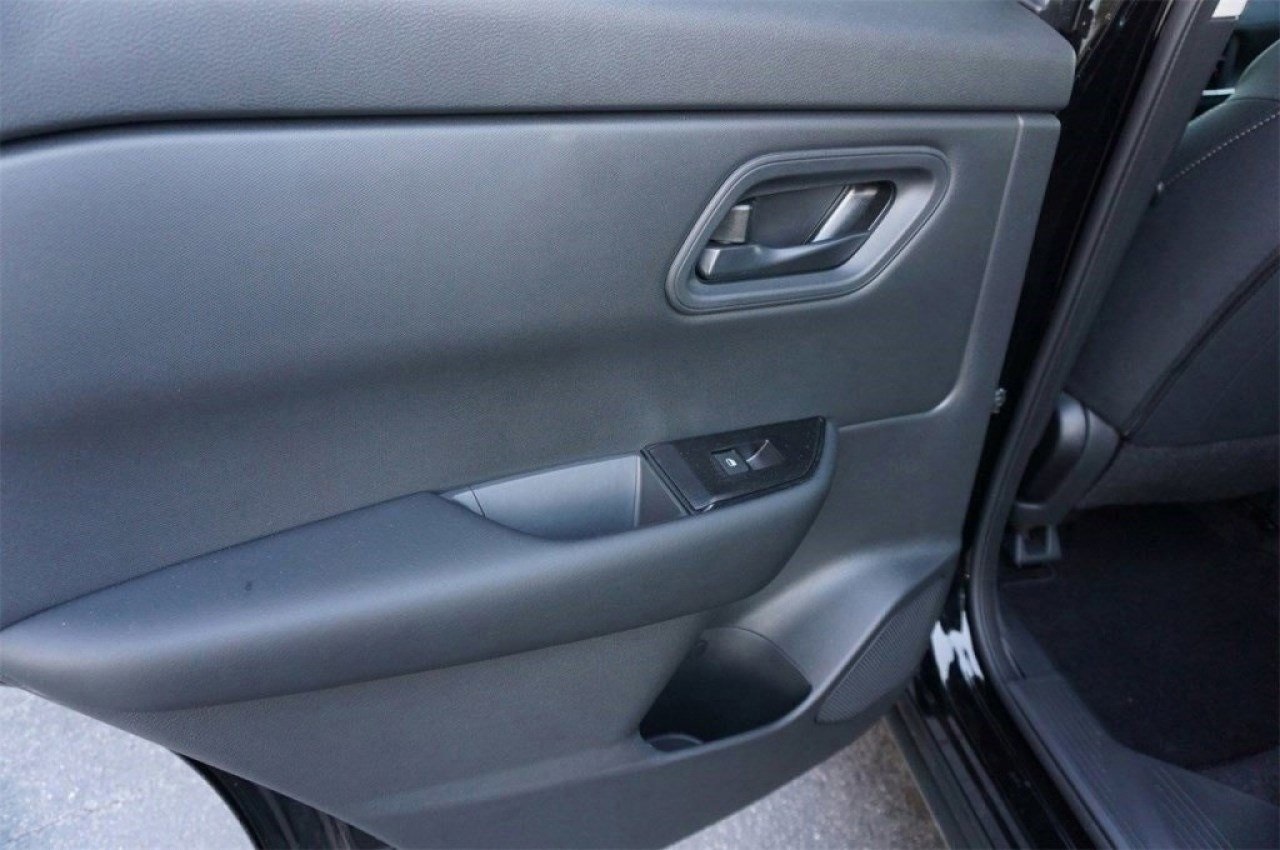 Vehicle image 20 of 51