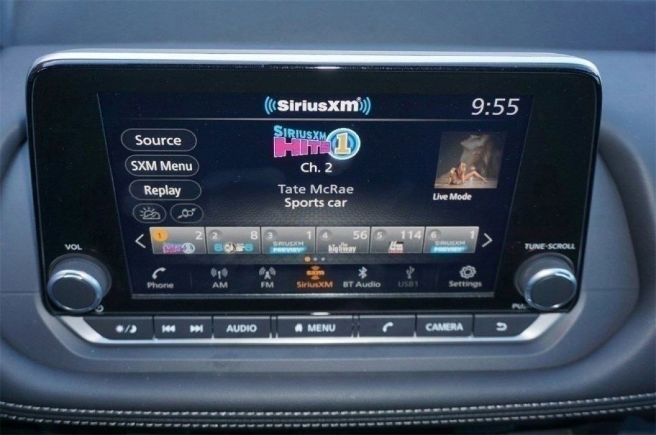 Vehicle image 13 of 51