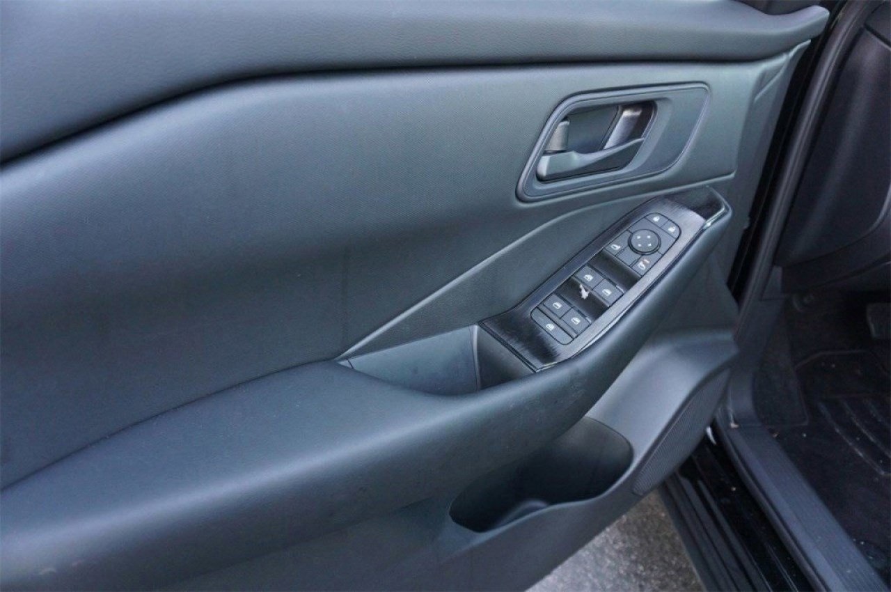 Vehicle image 21 of 51