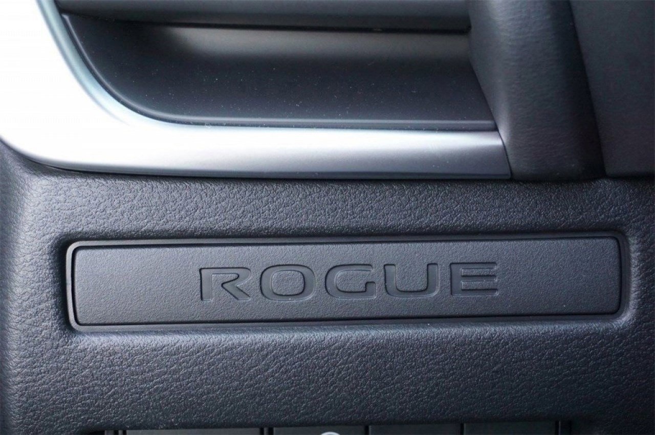 Vehicle image 27 of 51