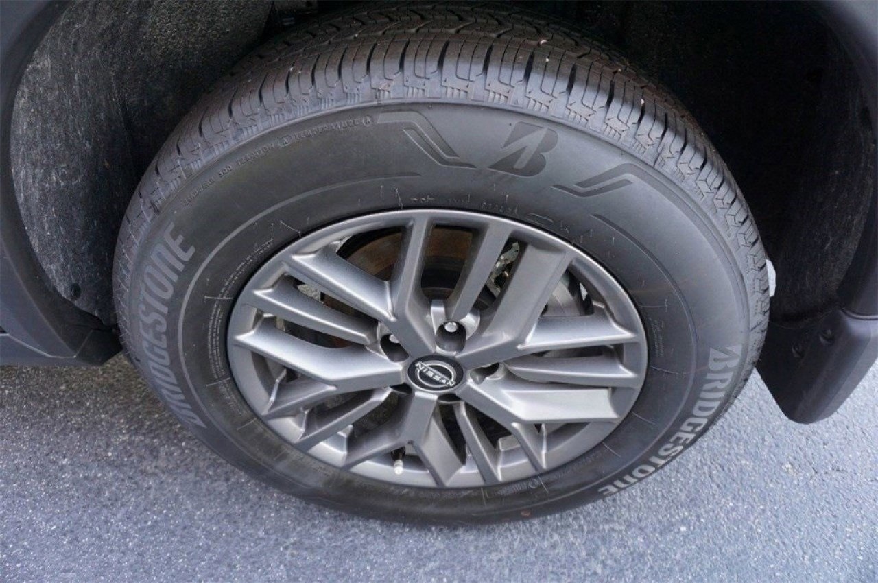 Vehicle image 4 of 51