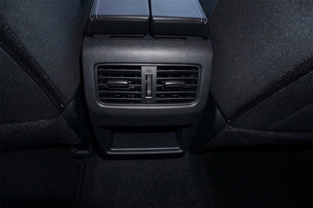 Vehicle image 33 of 51