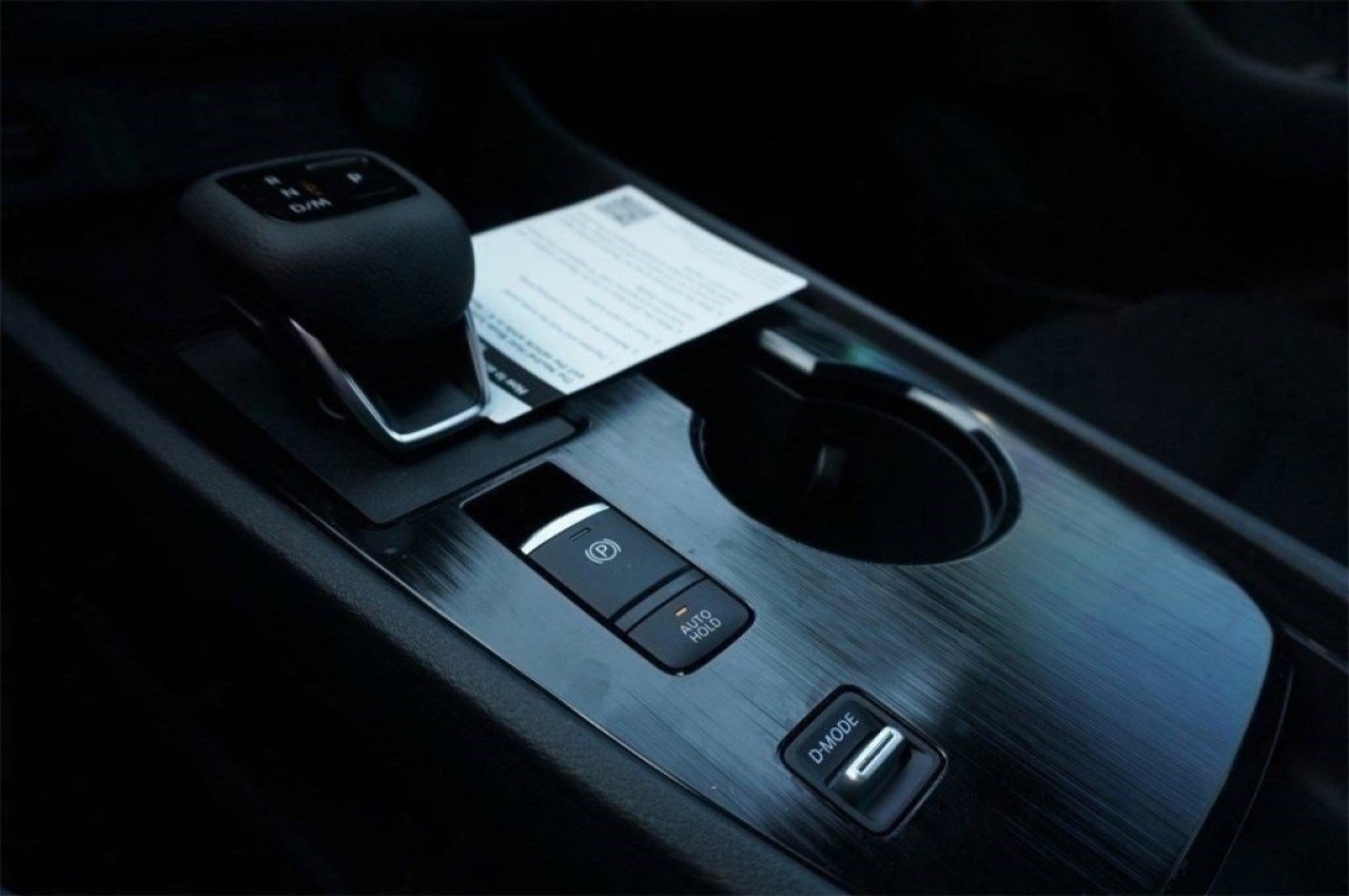 Vehicle image 18 of 51