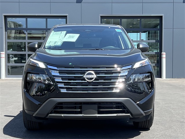 Vehicle image 2 of 28