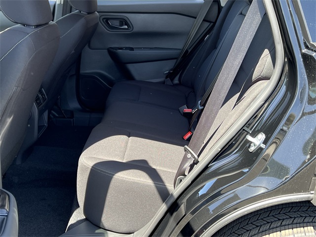 Vehicle image 21 of 28