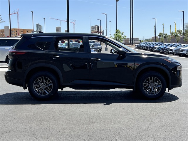 Vehicle image 4 of 28