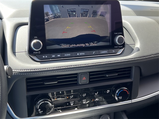 Vehicle image 18 of 28