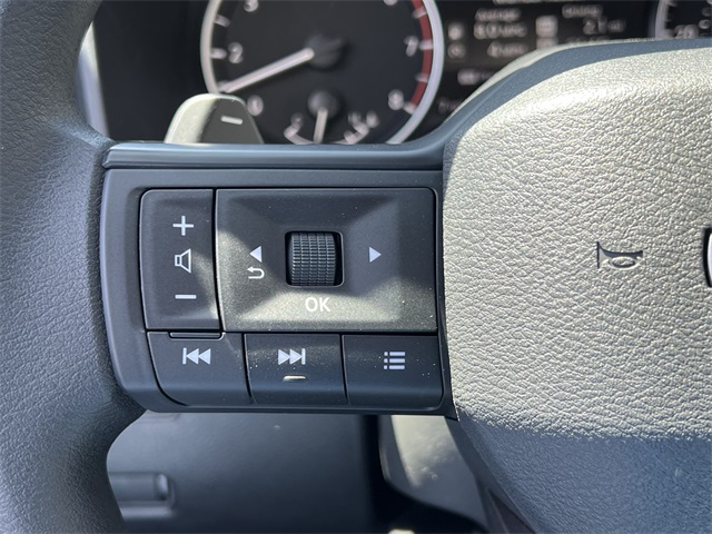 Vehicle image 13 of 28