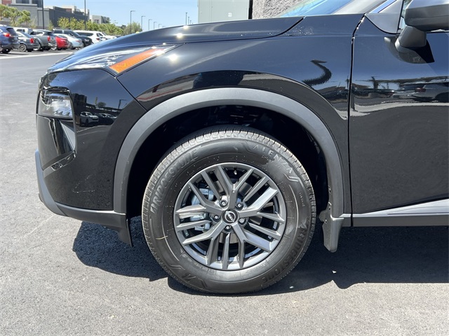 Vehicle image 27 of 28