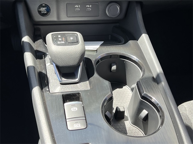 Vehicle image 17 of 28