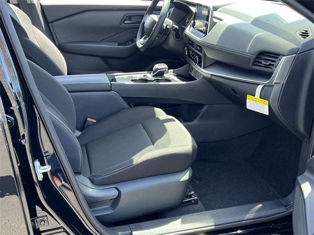 Vehicle image 24 of 28
