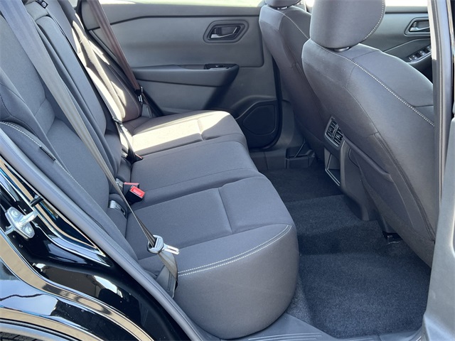 Vehicle image 23 of 28