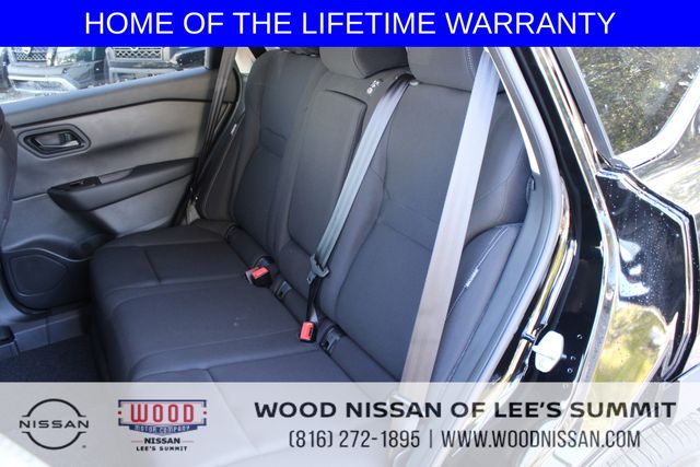 Vehicle image 16 of 32