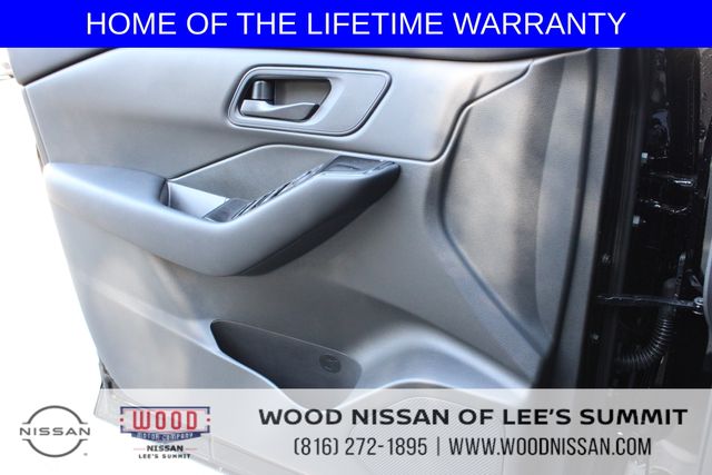 Vehicle image 13 of 32