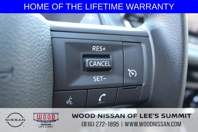 Vehicle image 21 of 32