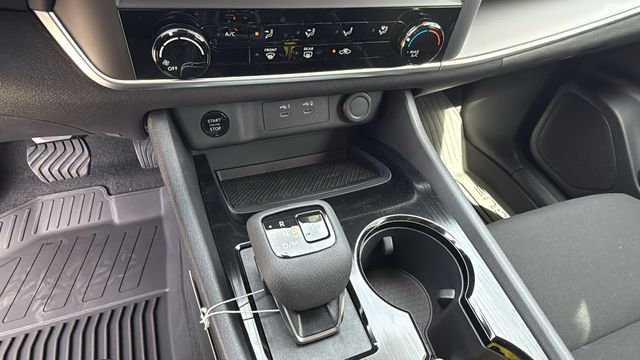 Vehicle image 14 of 30