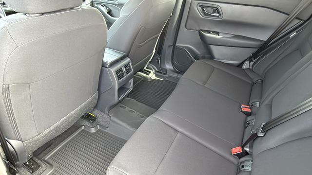 Vehicle image 24 of 30
