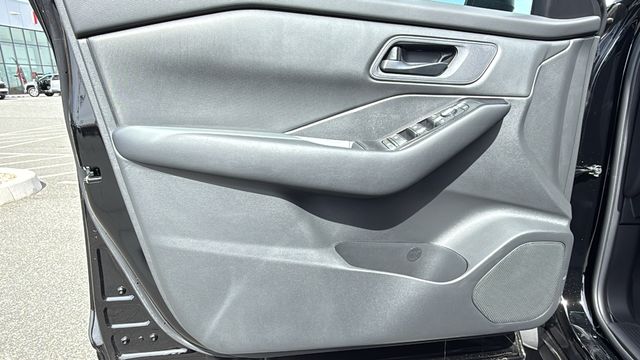 Vehicle image 23 of 30