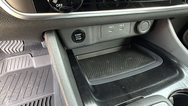 Vehicle image 17 of 30
