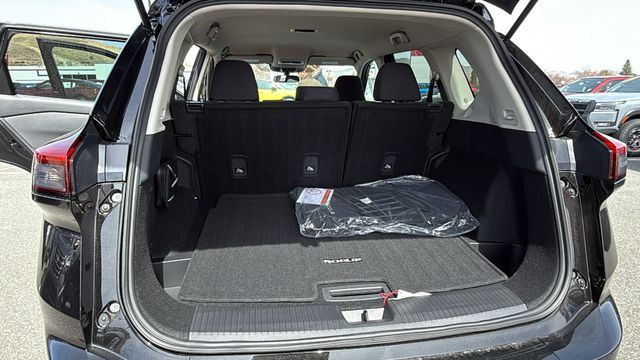 Vehicle image 27 of 30
